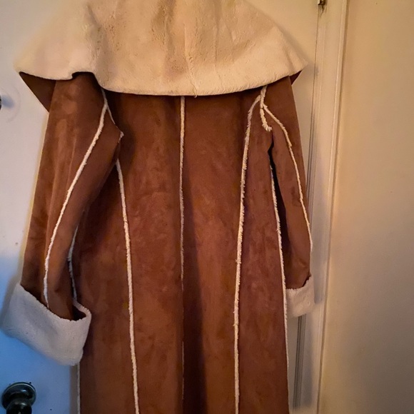 Barely used Newport News coat size 12 coat - Picture 4 of 4